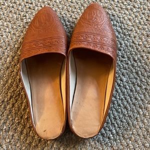 Vintage Handmade tooled leather, slip on, slides, made in Morocco. Size 37-38